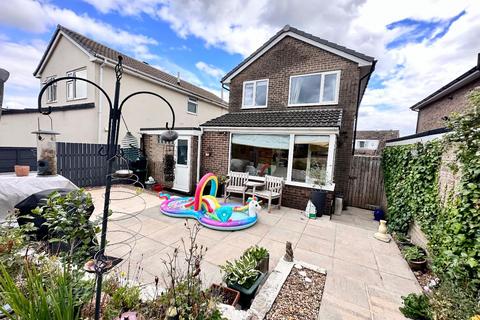 Shannon Drive, Outlane, Huddersfield 3 bed detached house for sale