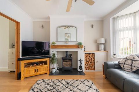 5 bedroom semi-detached house for sale