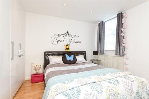 Croydon Road, Caterham CR3 1 bed apartment for sale