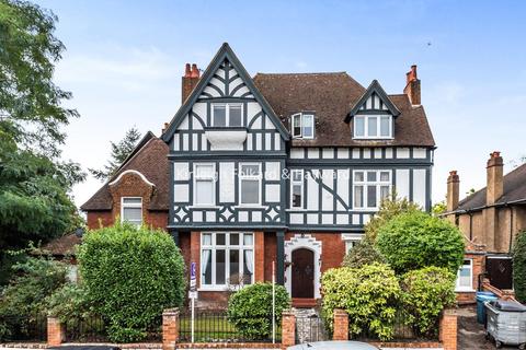 Oaklands Road, Bromley, Kent, BR1 2 bed flat for sale