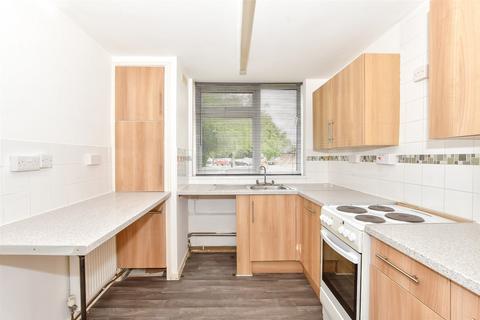 Juniper Square, Havant PO9 2 bed ground floor flat for sale