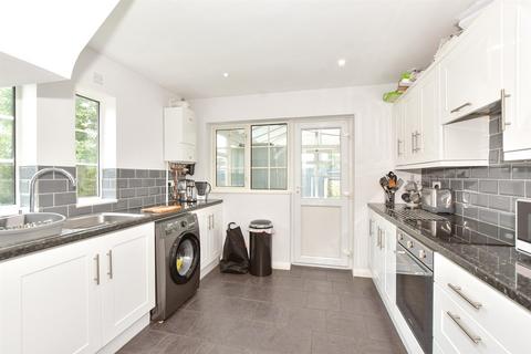Burton Close, Folkestone CT19 4 bed semi
