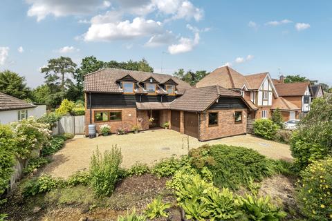 Ambleside Road, Surrey GU18 4 bed detached house for sale