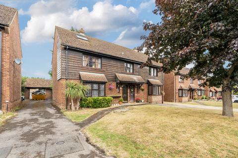 Heywood Avenue, Maidenhead, Berkshire 4 bed semi