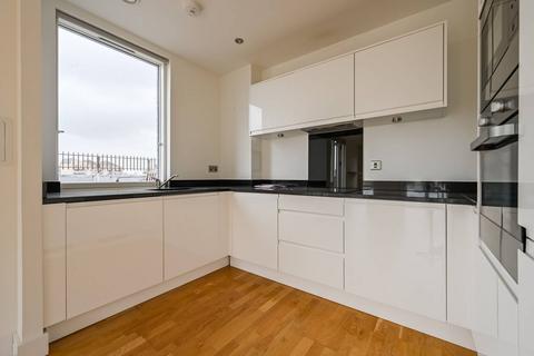 Guthridge Close, E14, Tower Hamlets... 2 bed flat for sale