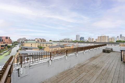 Guthridge Close, E14, Tower Hamlets... 2 bed flat for sale