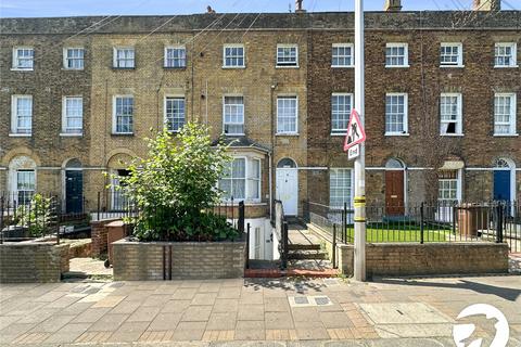 Ordnance Terrace, Chatham, Kent, ME4 1 bed flat for sale