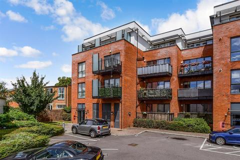 Copper House, Tonbridge TN9 2 bed ground floor flat for sale