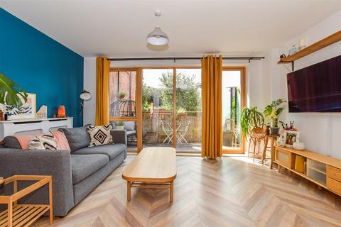 Copper House, Tonbridge TN9 2 bed ground floor flat for sale