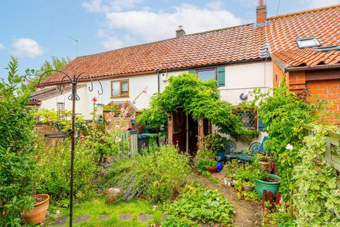 Thrigby Road, Filby 2 bed cottage for sale