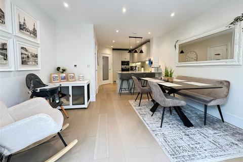 New Hampshire Street, Berkshire RG2 4 bed terraced house for sale