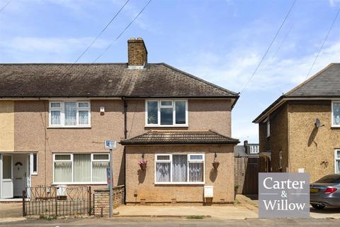 Ilchester Road, Essex 3 bed end of terrace house for sale