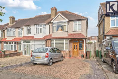 Stoneleigh Avenue, Worcester Park, KT4 3 bed end of terrace house for sale