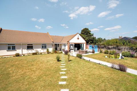 Anglesey Road, Gosport PO12 4 bed detached bungalow for sale
