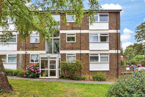 Pine Lodge, Maidstone ME16 2 bed flat for sale