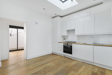93 Collingwood Road, Sutton 1 bed flat for sale