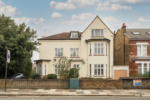 Twyford Avenue, London W3 2 bed flat for sale