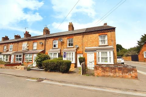 Avenue Road, Buckingham MK18 2 bed terraced house for sale