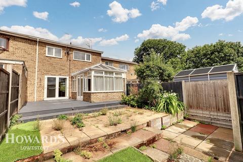 Lakeland Drive, Lowestoft 3 bed terraced house for sale
