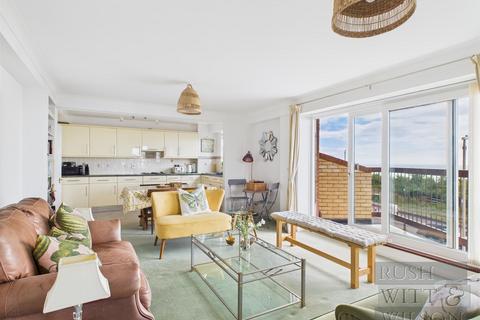 White Rock Road, Hastings 2 bed flat for sale