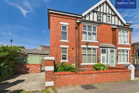 Kirkdale Avenue, Lytham St. Annes, FY8 3 bed semi