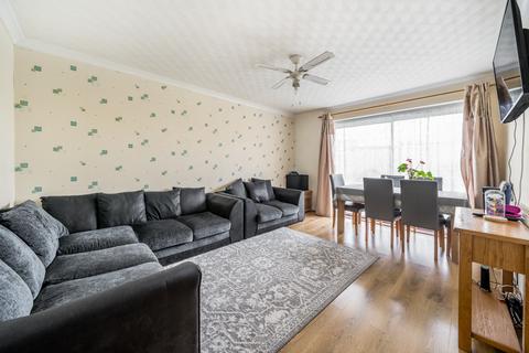 Cheviot Road, Slough, SL3 2 bed flat for sale
