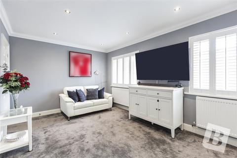 Evansdale, Rainham, RM13 2 bed maisonette for sale
