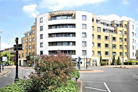 Stanley Road, Surrey GU21 2 bed flat for sale