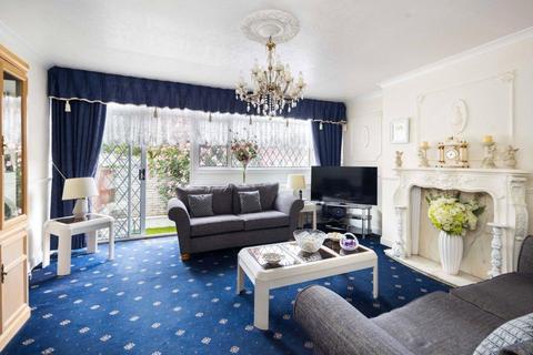 Westport Street, Stepney Green... 3 bed flat for sale