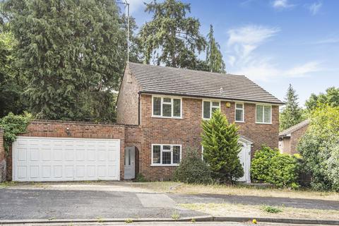 Broomcroft Close, Surrey GU22 4 bed detached house for sale