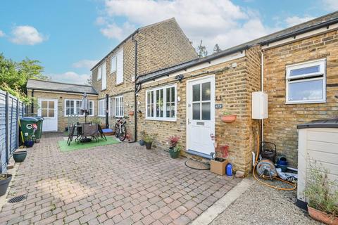 Harwoods Road, Watford, WD18 2 bed terraced house for sale