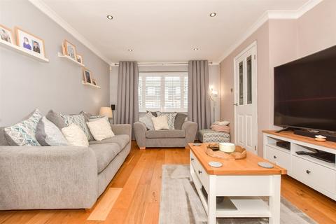 Newlands, Dover CT16 3 bed detached house for sale