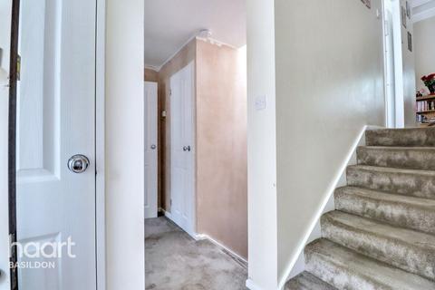 Kiln Shaw, Basildon 2 bed end of terrace house for sale