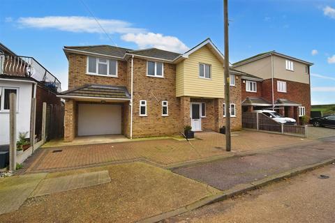 Chapman Road, Canvey Island SS8 4 bed detached house for sale