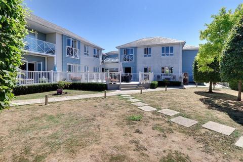 Long Road, Canvey Island SS8 1 bed retirement property for sale