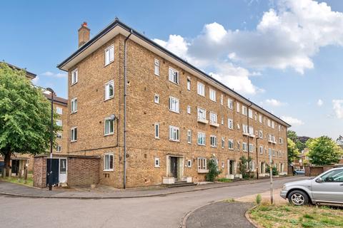 Lawn Terrace, London, SE3 3 bed maisonette for sale