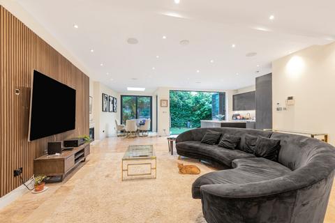 Sutton Lane South, Chiswick, London, W4 4 bed semi