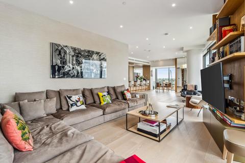 Viaduct Gardens, London, SW11 3 bed apartment for sale
