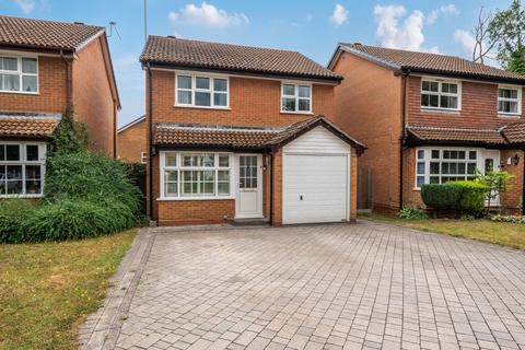 Lindsey Close, Wokingham, Berkshire 3 bed detached house for sale