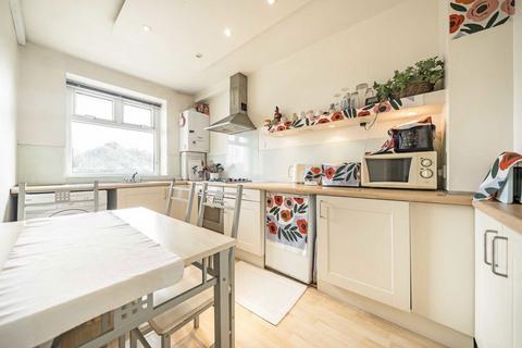 Ainsty Estate, London SE16 2 bed flat for sale