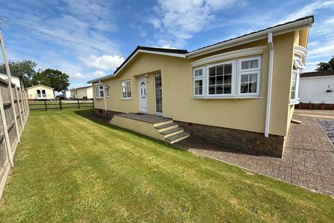 Woodside Park Homes, Luton LU1 2 bed mobile home for sale