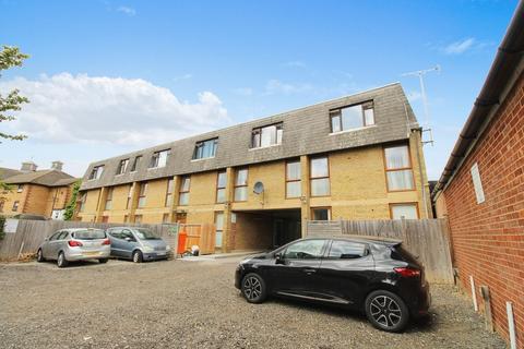 Western Road, Romford RM1 2 bed apartment for sale