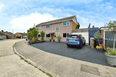 Manfield Gardens, St. Osyth... 3 bed detached house for sale