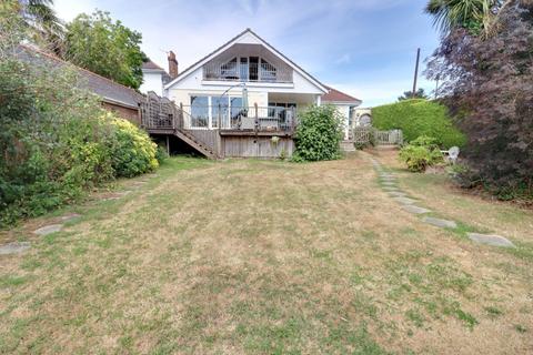 STAKES ROAD, WATERLOOVILLE 3 bed detached house for sale