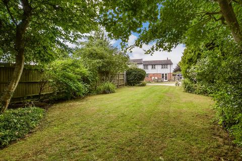 Front Road, Woodchurch, Ashford, Kent 3 bed semi
