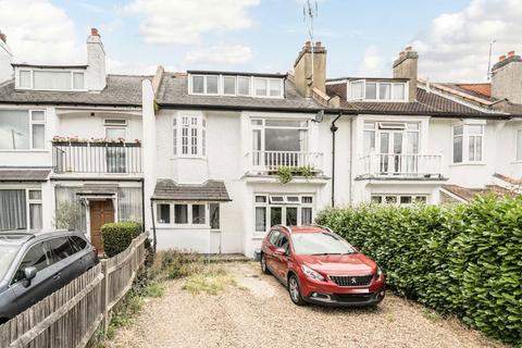 Elmers Drive, Teddington TW11 2 bed flat for sale