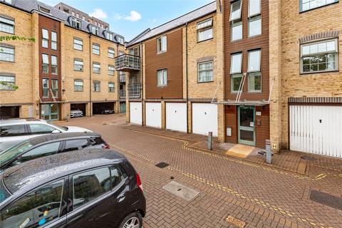 Abbey Road, Barking, IG11 2 bed apartment for sale