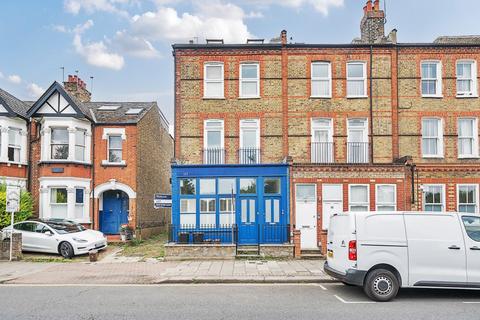 Putney Bridge Road, Putney, London, SW15 2 bed maisonette for sale
