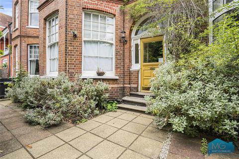 Queens Avenue, London, N10 2 bed apartment for sale