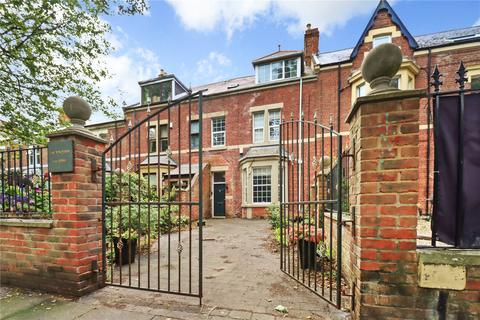 Albany Gardens, Tyne and Wear NE26 5 bed terraced house for sale